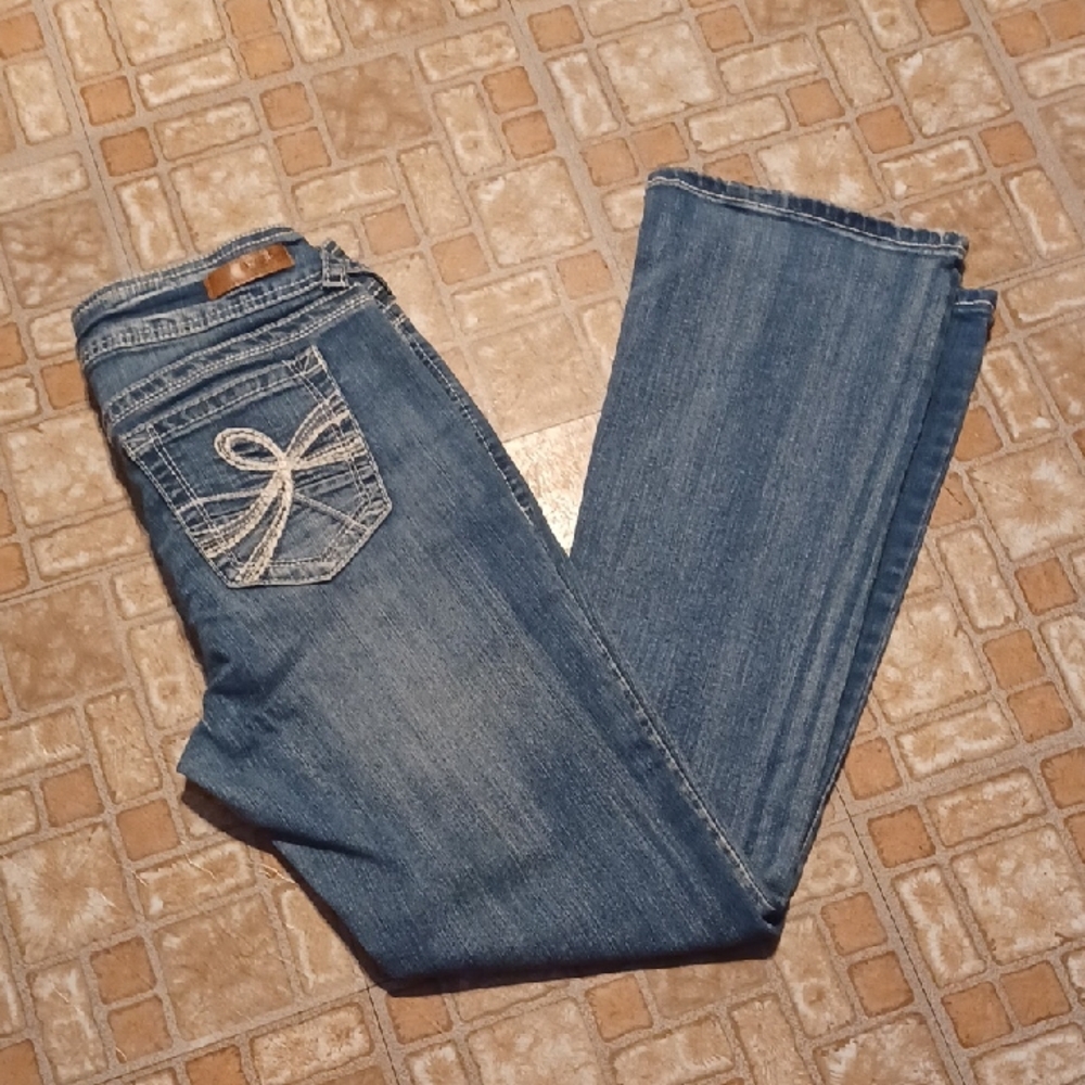 Wallflower Women's Classic Blue Flare Leg Jeans Size 9